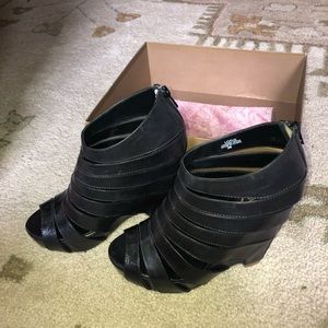 Black Wedges
